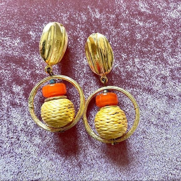 Gold tone drop earrings - Picture 8 of 10